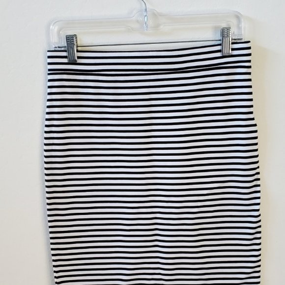 Roxy Striped Stretchy B&W Pencil Skirt Medium - Picture 3 of 7